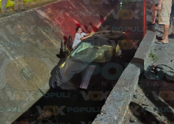 Automóvil cae a un canal en Ciudad Madero, Tamaulipas; conductor resultó lesionado