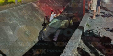 Automóvil cae a un canal en Ciudad Madero, Tamaulipas; conductor resultó lesionado