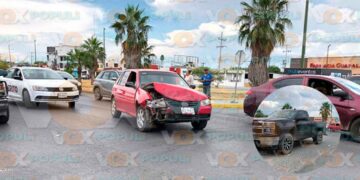 Automovilista cruza bulevar sin precaución y causa aparatoso choque en Ciudad Victoria, Tamaulipas