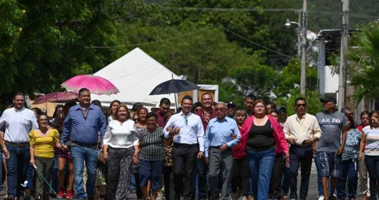 Ayuntamiento de Victoria inaugura calle