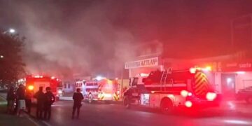 Bomberos sofocan incendio en la colonia San Bernabé de Monterrey, NL