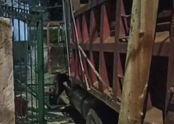 Camión impacta vivienda en Tonalá