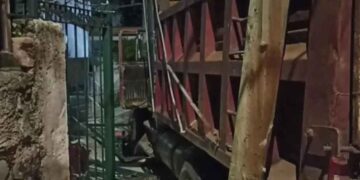 Camión impacta vivienda en Tonalá