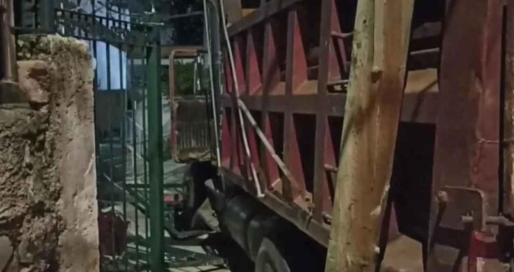 Camión impacta vivienda en Tonalá