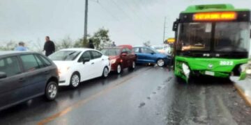 Camión urbano provoca carambola y deja 25 lesionados en la Carretera Apodaca-Juárez