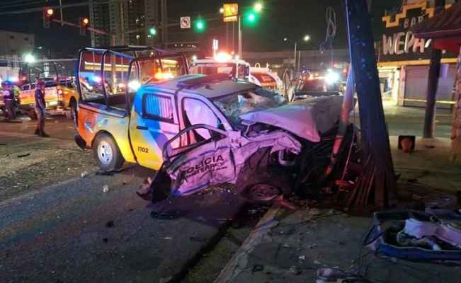 Choque entre patrullas de la Policía de Monterrey deja tres oficiales lesionados