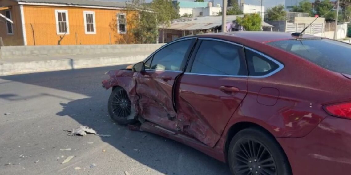 Choque múltiple deja a una mujer lesionada en Reynosa