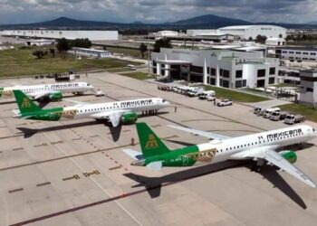 Claudia Sheinbaum celebra la llegada del tercer avión Embraer a Mexicana de Aviación como parte de su plan estratégico de la aerolínea