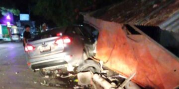 Conductor choca negocio Tampico