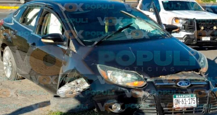 Conductor pierde el control y termina sobre camellón de libramiento en Cd. Victoria, Tamaulipas