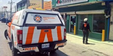 Cortocircuito provoca conato de incendio en banco de Monterrey, NL