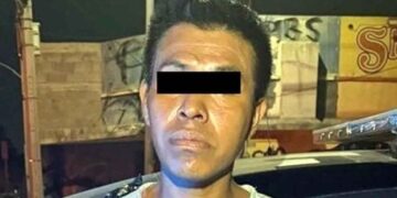 Detienen a hombre por incendiar tejabán y dañar una camioneta en Monterrey, Nuevo León