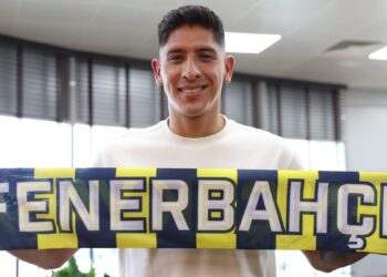 Edson Álvarez inicia nueva etapa en Turquía con Fenerbahçe