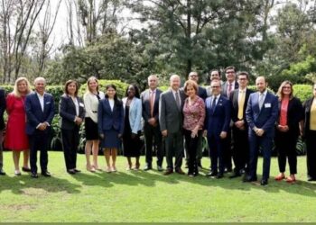 Embajador de EU sector automotriz