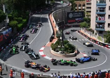 FIA mantiene la regla de las dos paradas obligatorias en Mónaco para 2026, pero busca mejorarla