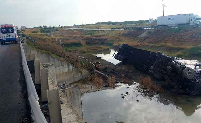 Fallece joven trailero tras choque en la Carretera Monterrey-Nuevo Laredo