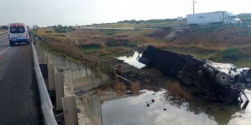 Fallece joven trailero tras choque en la Carretera Monterrey-Nuevo Laredo