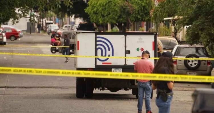 Fiscalía de Jalisco asegura taller mecánico presuntamente relacionado con el asesinato de una familia