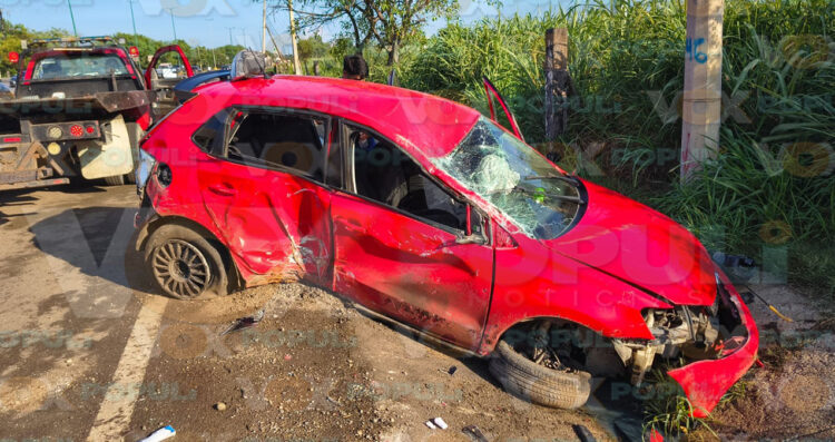 Joven pierde el control de su automóvil y se estrella contra un poste en Altamira, Tamaulipas