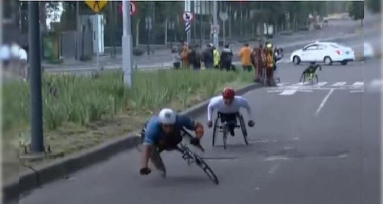 Maratón CDMX bache accidente