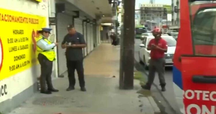 Masculino queda herido al ser atropellado en Monterrey, NL