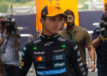 McLaren arranca con todo en Hungría y domina la primera práctica
