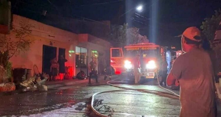 Monterrey: Masculino sufre incendio en su vivienda tras dejar cocinando unos frijoles