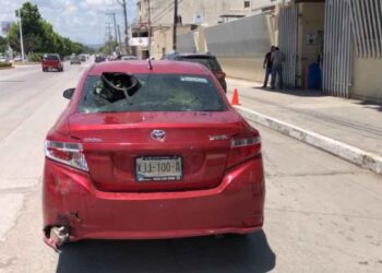 Motociclista queda ileso tras impactarse contra un vehículo en El Mante, Tamaulipas