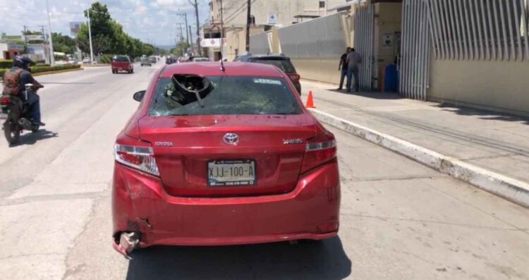 Motociclista queda ileso tras impactarse contra un vehículo en El Mante, Tamaulipas