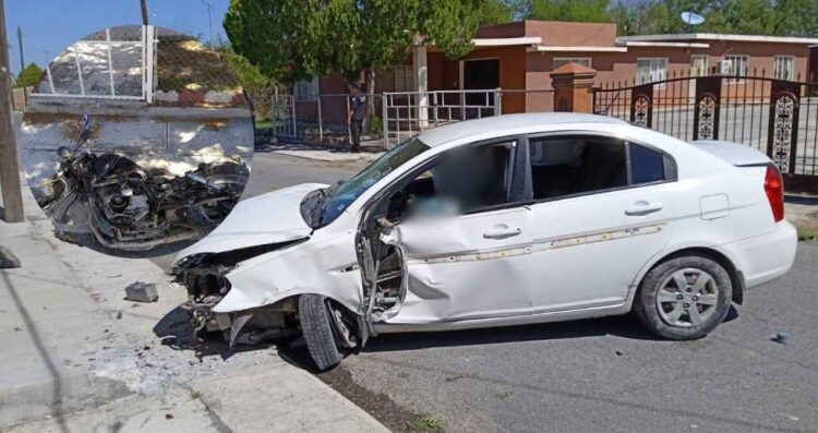 Mueren dos jóvenes tras chocar contra un vehículo en Los Herreras, Nuevo León