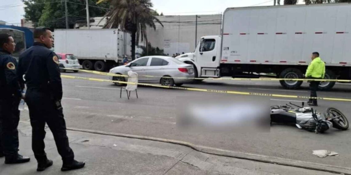Mujer pierde la vida tras caer de su motocicleta en la Alcaldía Iztapalapa, CDMX