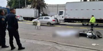 Mujer pierde la vida tras caer de su motocicleta en la Alcaldía Iztapalapa, CDMX