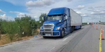 operador de tráiler sin vida