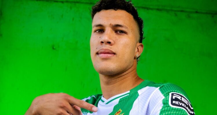 Nelson Deossa deja Rayados y es presentado por el Betis