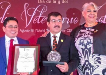 Dámaso Anaya Alvarado Premio Mérito Profesional