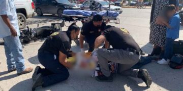 Repartidor impacta su moto Mante