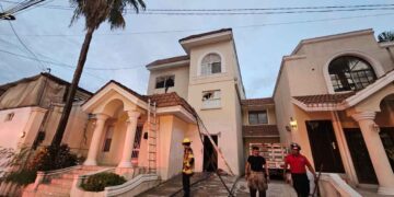 Reportan fuerte incendio en centro de rehabilitación de Monterrey; hay 3 mujeres sin vida