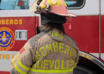 Rescatan a hermanos tras incendio en su vivienda en Juárez, Nuevo León