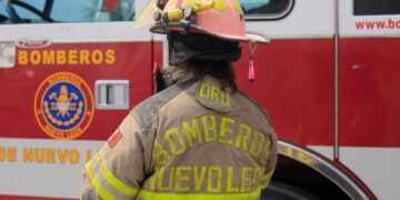 Rescatan a hermanos tras incendio en su vivienda en Juárez, Nuevo León