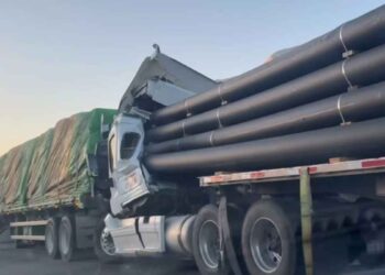 Se registra fuerte choque entre tráileres en la Carretera libre Saltillo-Monterrey