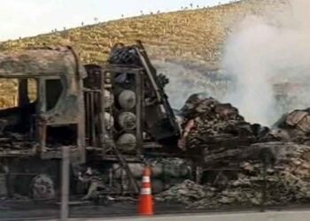 Tráiler se incendia Monterrey Laredo