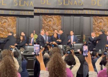 Noroña y ‘Alito’ Moreno se enfrentan a golpes en el Senado; asi fue el momento exacto
