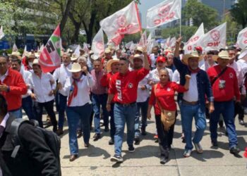 VIDEOS: “Alito” Moreno encabeza marcha al Senado tras pelea con Gerardo Noroña