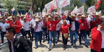 VIDEOS: “Alito” Moreno encabeza marcha al Senado tras pelea con Gerardo Noroña