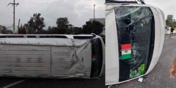 Volcadura de combi en la autopista México-Pachuca deja un muerto y varios lesionados