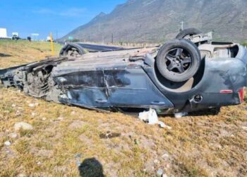 Volcadura en la carretera Monterrey-Saltillo deja un herido