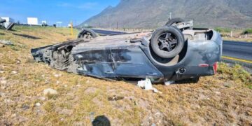 Volcadura en la carretera Monterrey-Saltillo deja un herido