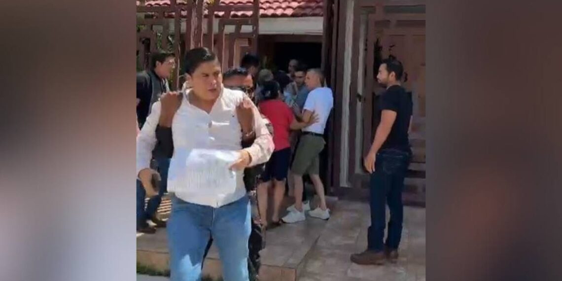 abogado néstor luna en patrulla