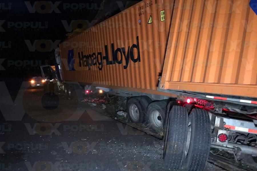 accidente de tractocamión en rumbo nuevo
