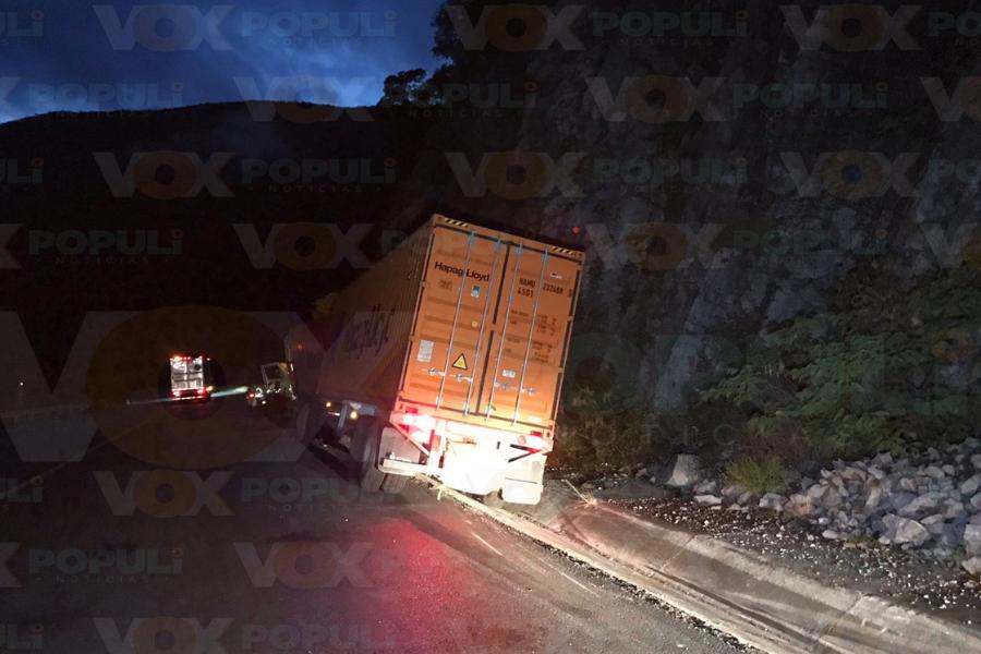 accidente de tractocamión en rumbo nuevo